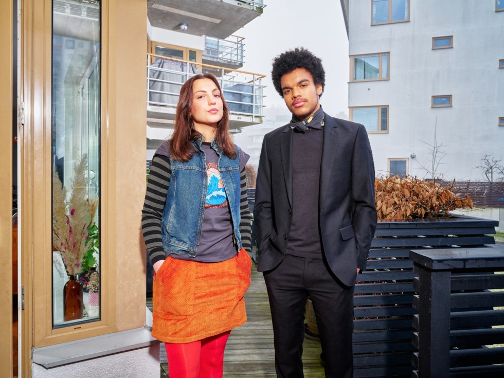 Tjej kille i bostadsområde