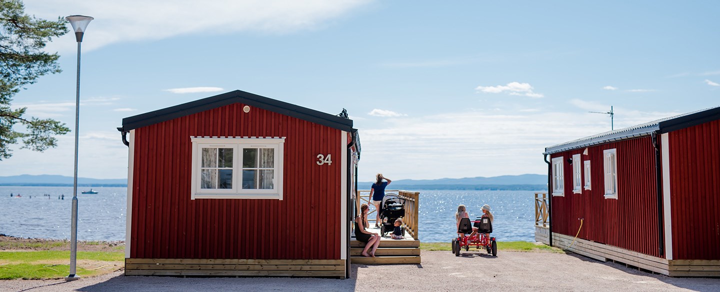 Bilden visar en av First Camps stugor i Orsa.