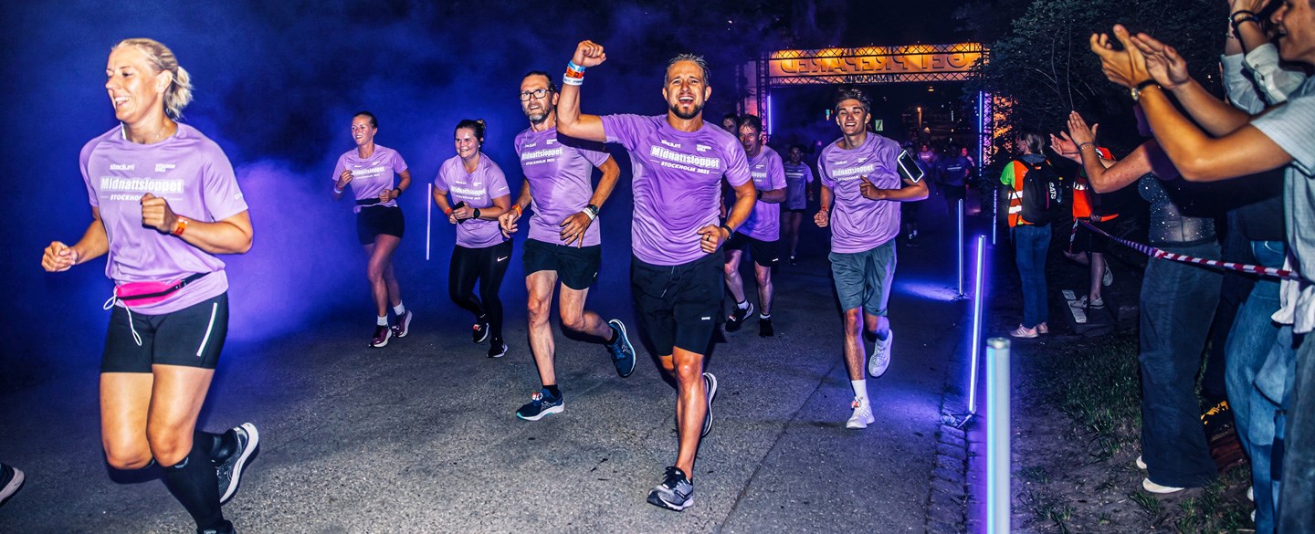 Bild på personer som deltar i Midnattsloppet