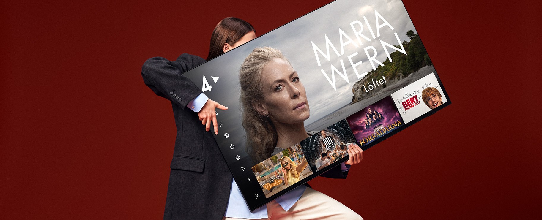 Bild på en kvinna som går med en stor bild av olika premiärer på TV4 Play