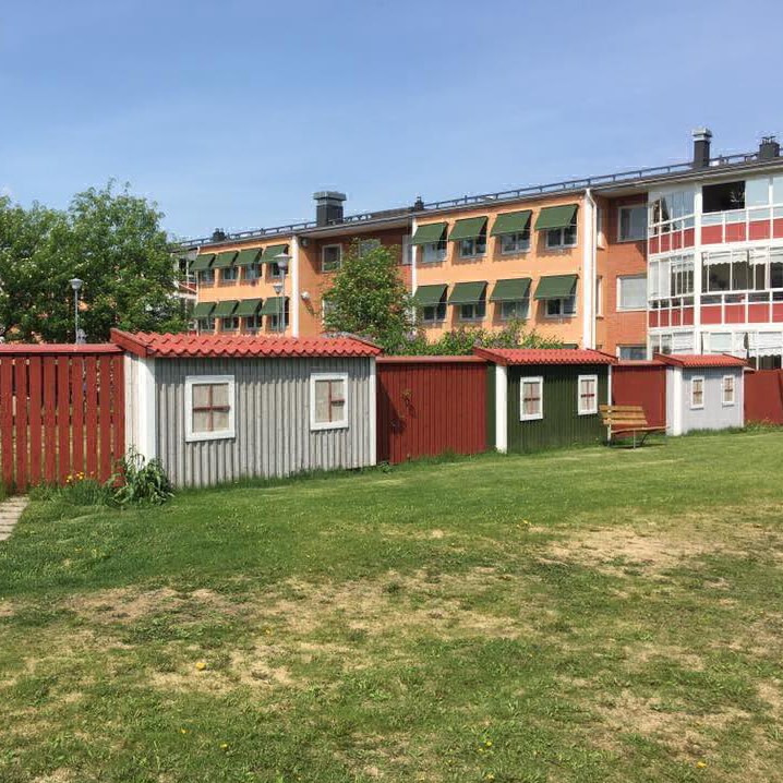 Bostadsområdet Gärdeåsen i Ljusdal i solsken
