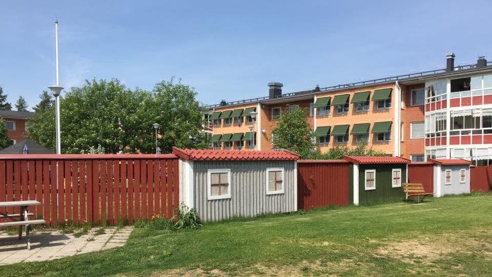 Bostadsområdet Gärdeåsen i Ljusdal i solsken