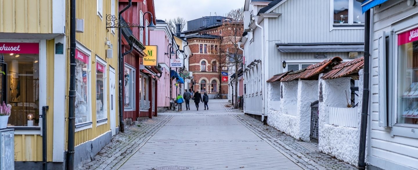 Stadvy från Norrtälje stadskärna med gamla hus