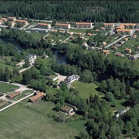 Flygbild över Kolsva i sommarväder