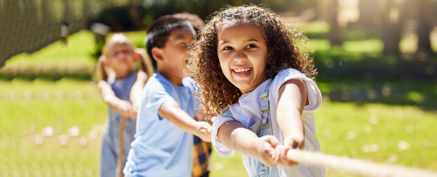 Barn som tävlar i dragkamp tillsammans är vi starka