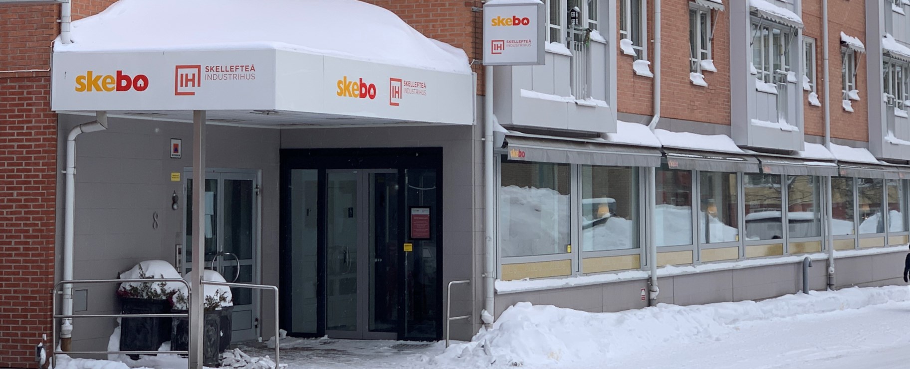 Fotografi på entre till Skebo kontor