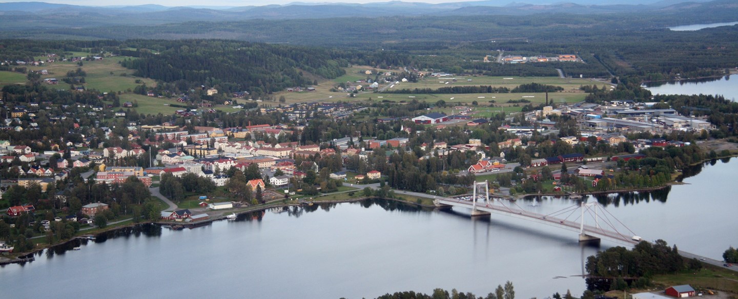 Flygbild över Strömsunds tätort