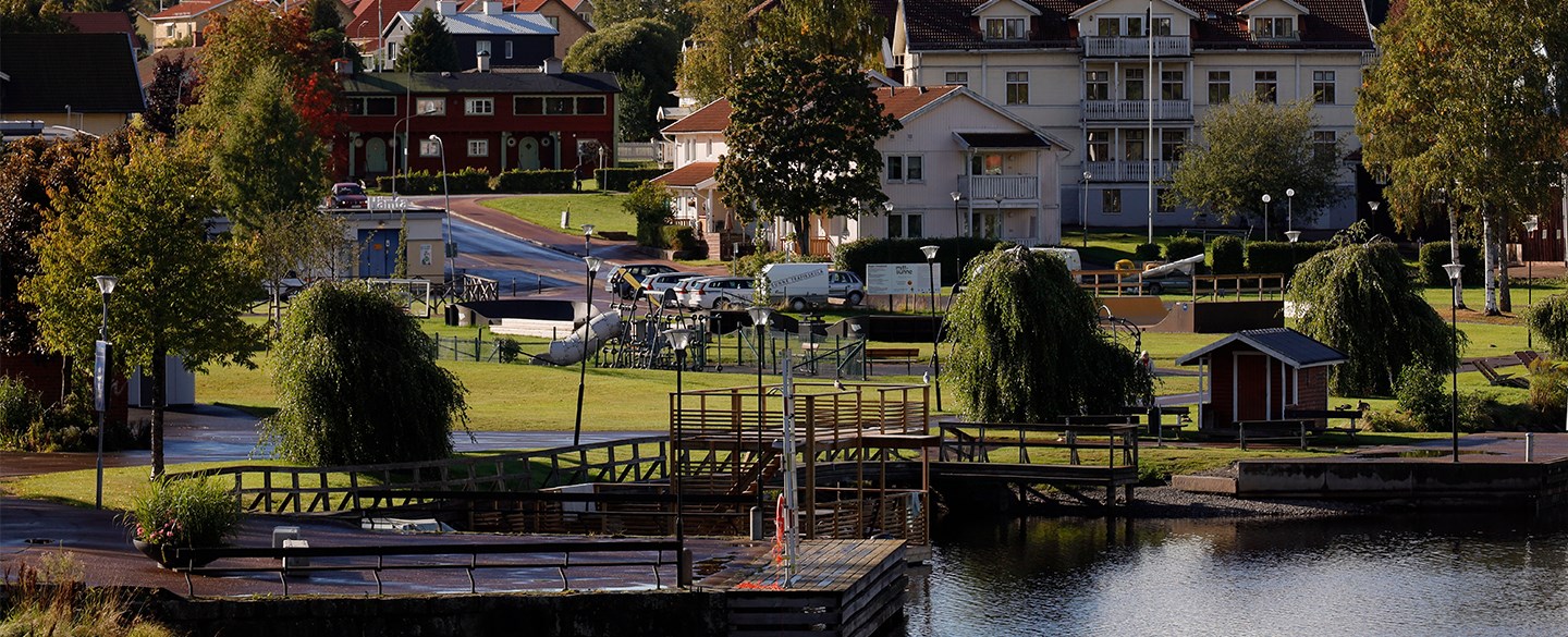 Sunne med småbåtshamn