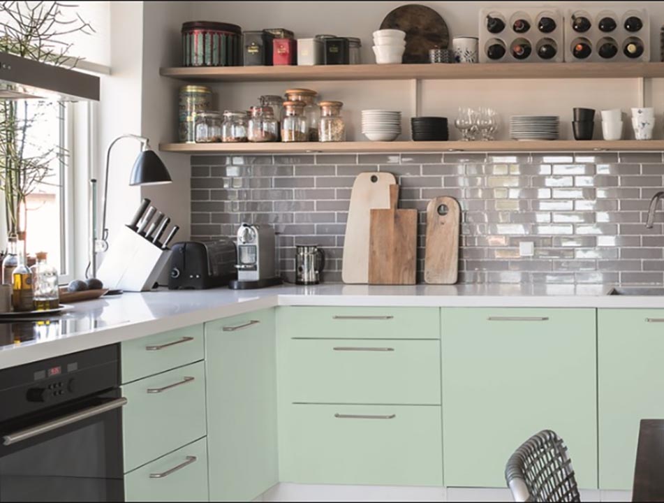 Rabatt på fluggerfärg. bild på kök