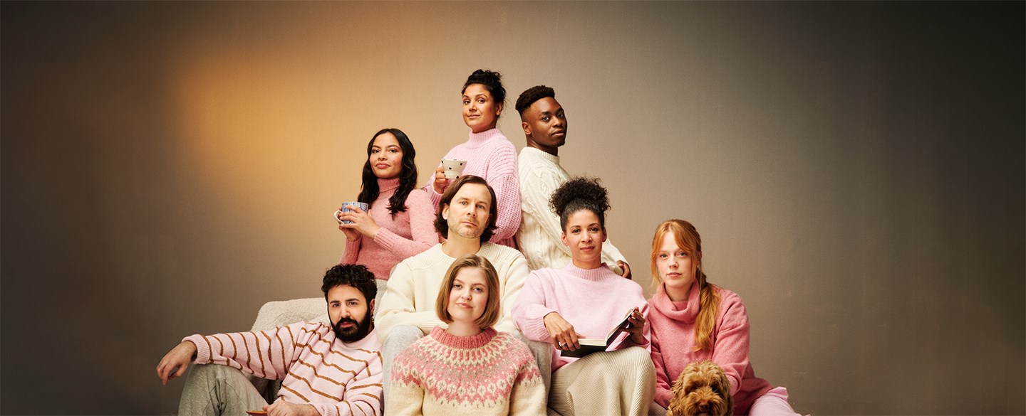 Grupp personer klädda för hemmamys