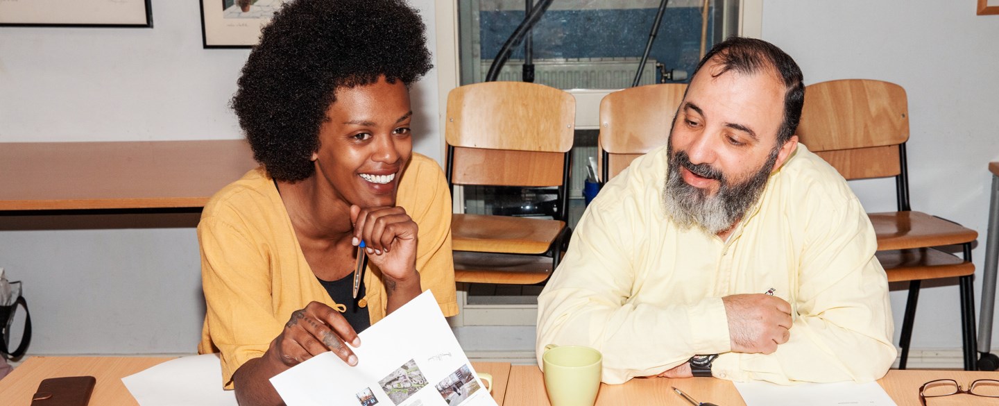 glada personer har möte