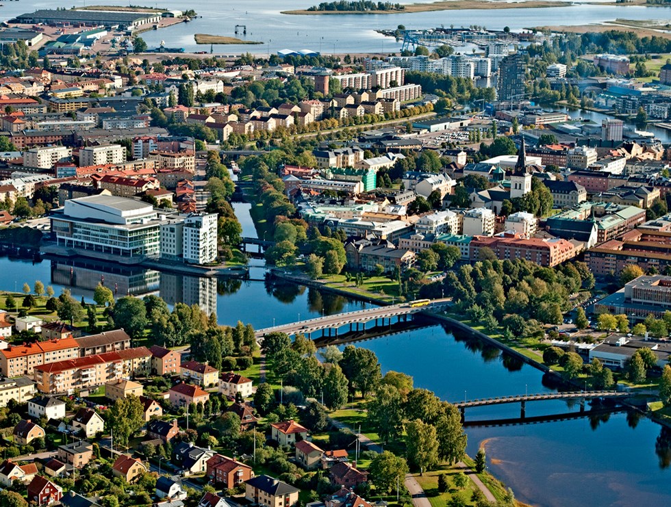 Karlstad med Vänern i bakgrunden.