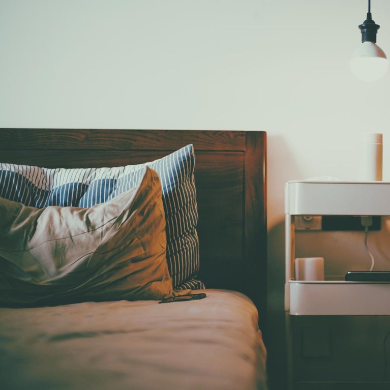 Bilden visar ett sovrum