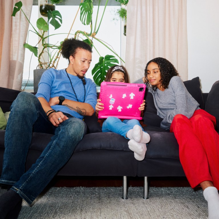 familj myser i soffan